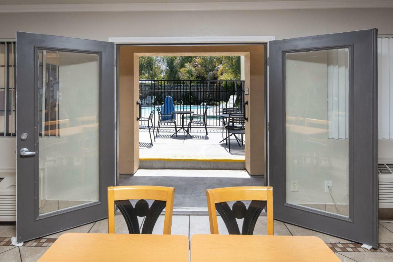 Ramada By Wyndham Mountain View Ξενοδοχείο Εξωτερικό φωτογραφία